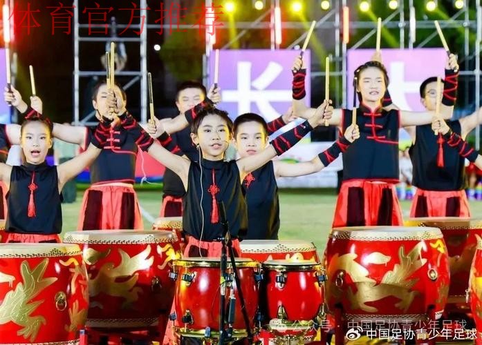 第25届“贝贝杯”开赛，足球少年逐梦张家港